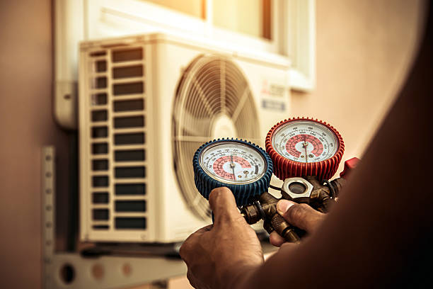 Professional Ac Installation technician working in Edinburgh, IN